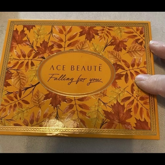ace beaute falling for you eyeshadow palette - Picture 4 of 8